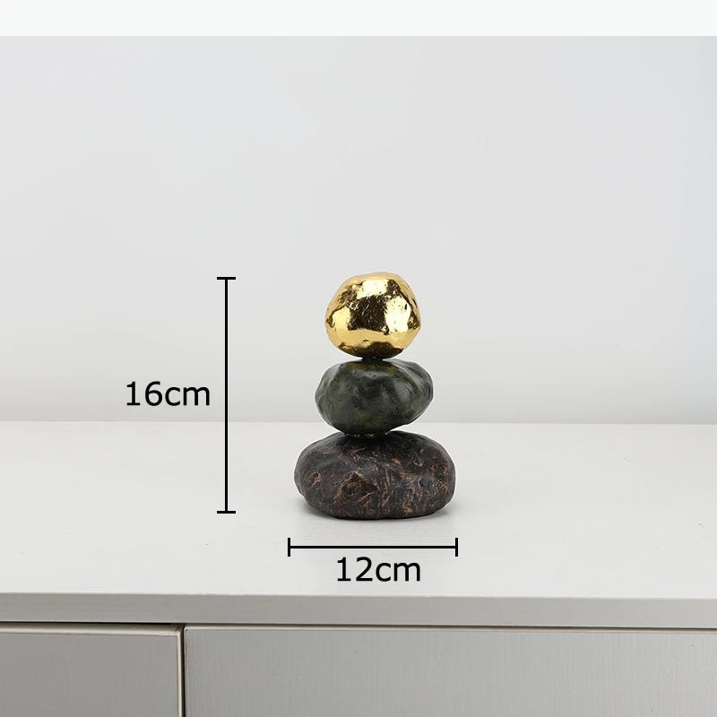 sculpture moderne pierres noires marron dorées brillance minimaliste éléments naturels