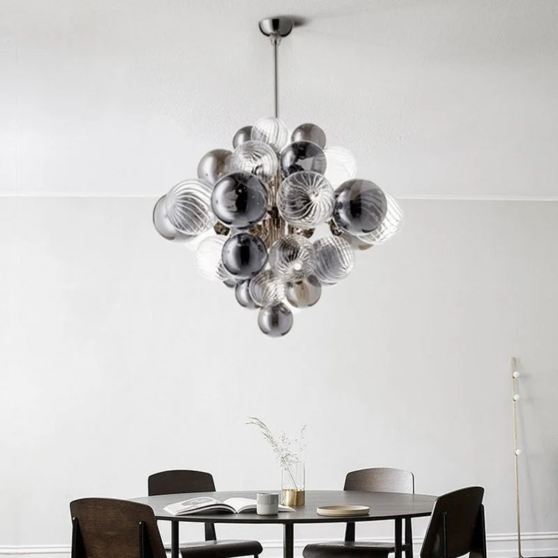 Suspension lumineuse moderne verre noir blanc gris billes translucides chaîne métallique