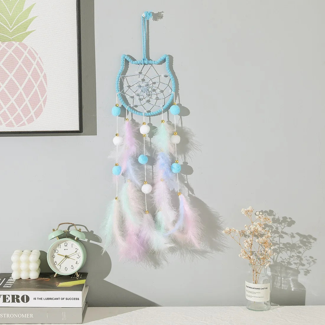 attrape rêves boho plumes pompons lune étoile motif chat violet rose pastel
