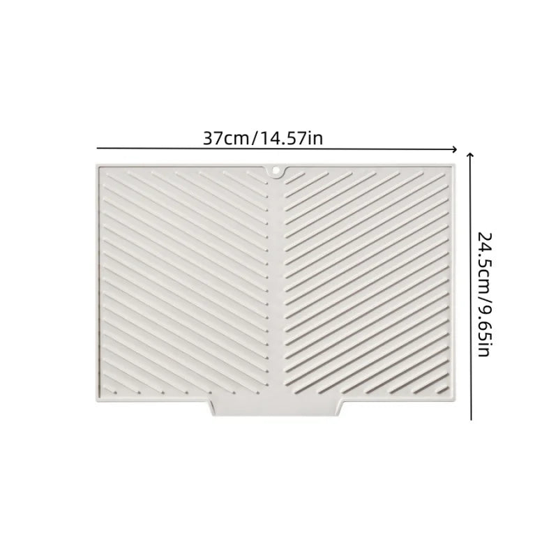 tapis cuisine rayures diagonales gris vert clair moderne adhésif vaisselle nettoyage brosse gant cuillère