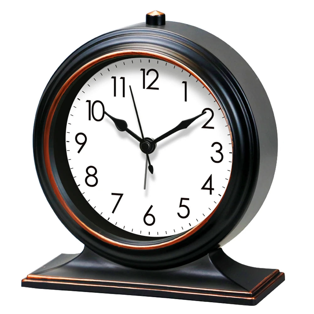 horloge vintage marron foncé cadran blanc aiguilles métalliques alarme quartz rechargeable brillant chambre salon