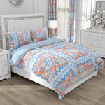 Parure de lit gris avec oreillers assortis dans une chambre moderne