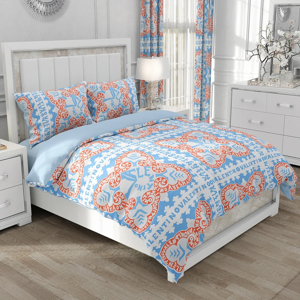 Parure de lit gris avec oreillers assortis dans une chambre moderne