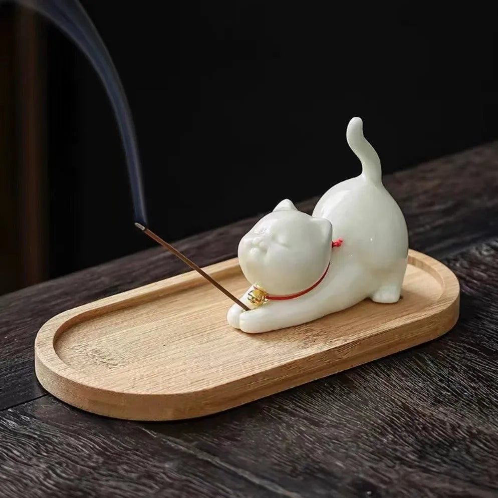 statuette chat vert clair céramique artisanale salon décoration incense apaisante moderne
