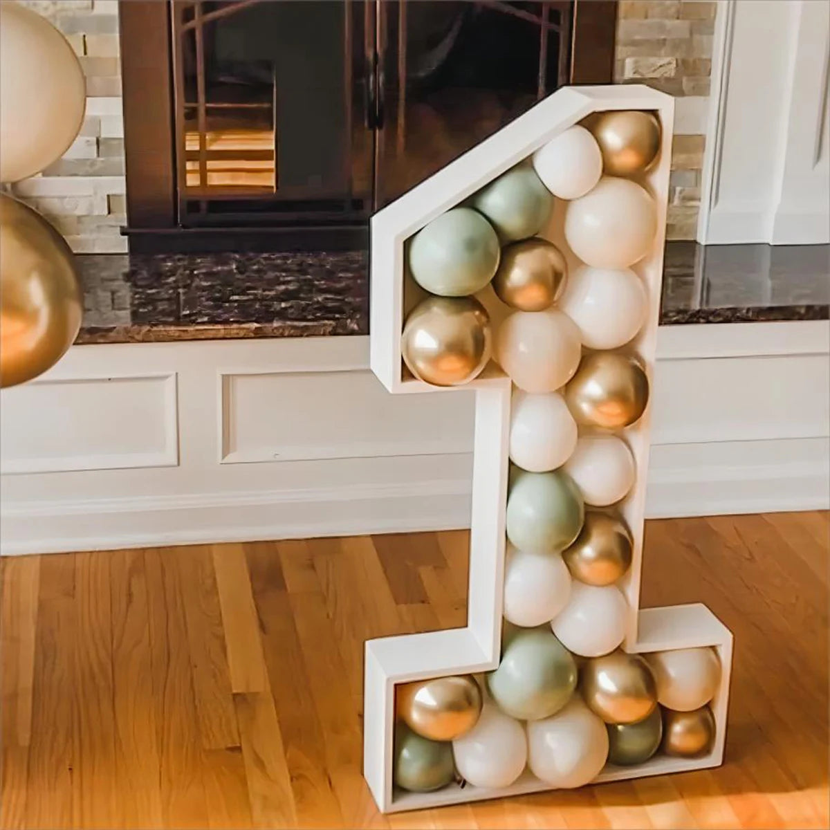 Exemple de décoration de salle d'anniversaire avec panneau KT comme pièce maîtresse
