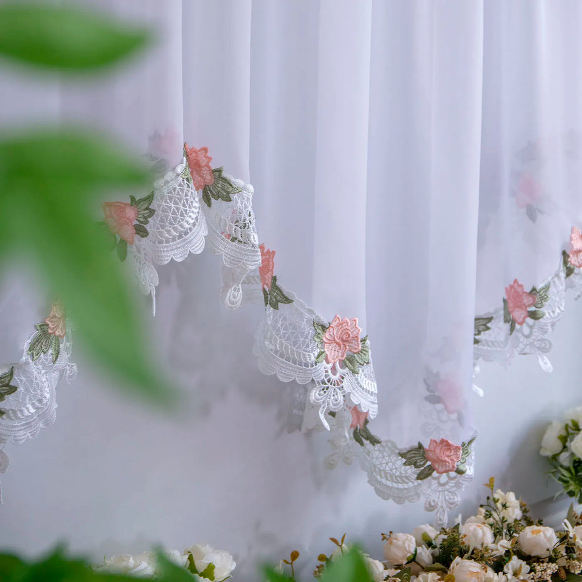 rideau polyester fleur rose dentelle blanche classique transparent dorés salon chambre coucher