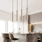 Suspension lumineuse moderne pierre marbrée beige clair foncé texture naturelle minimaliste pendentif cordon