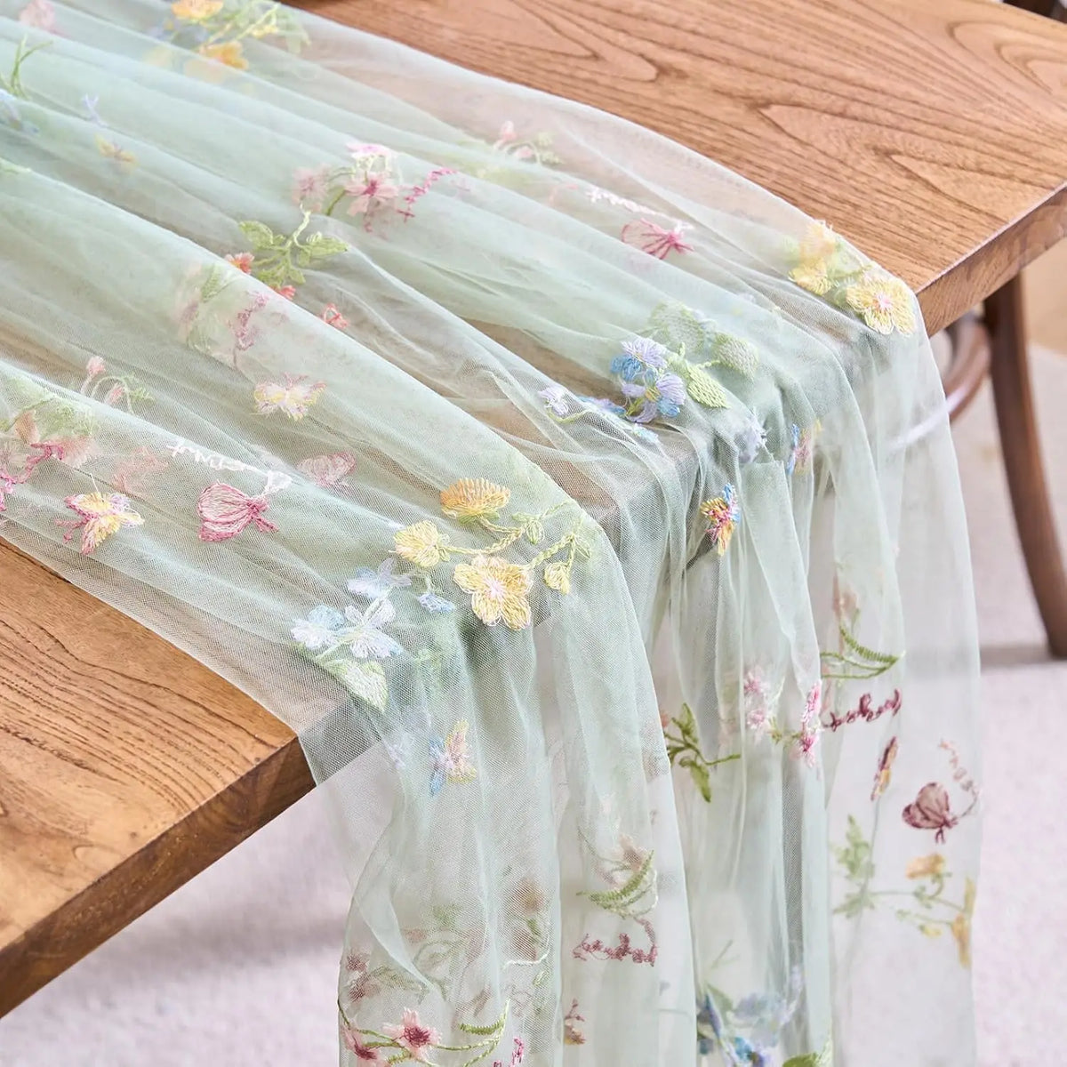 nappe transparente brodée floral verte jaune rose bleu blanche décoration table mariage fête