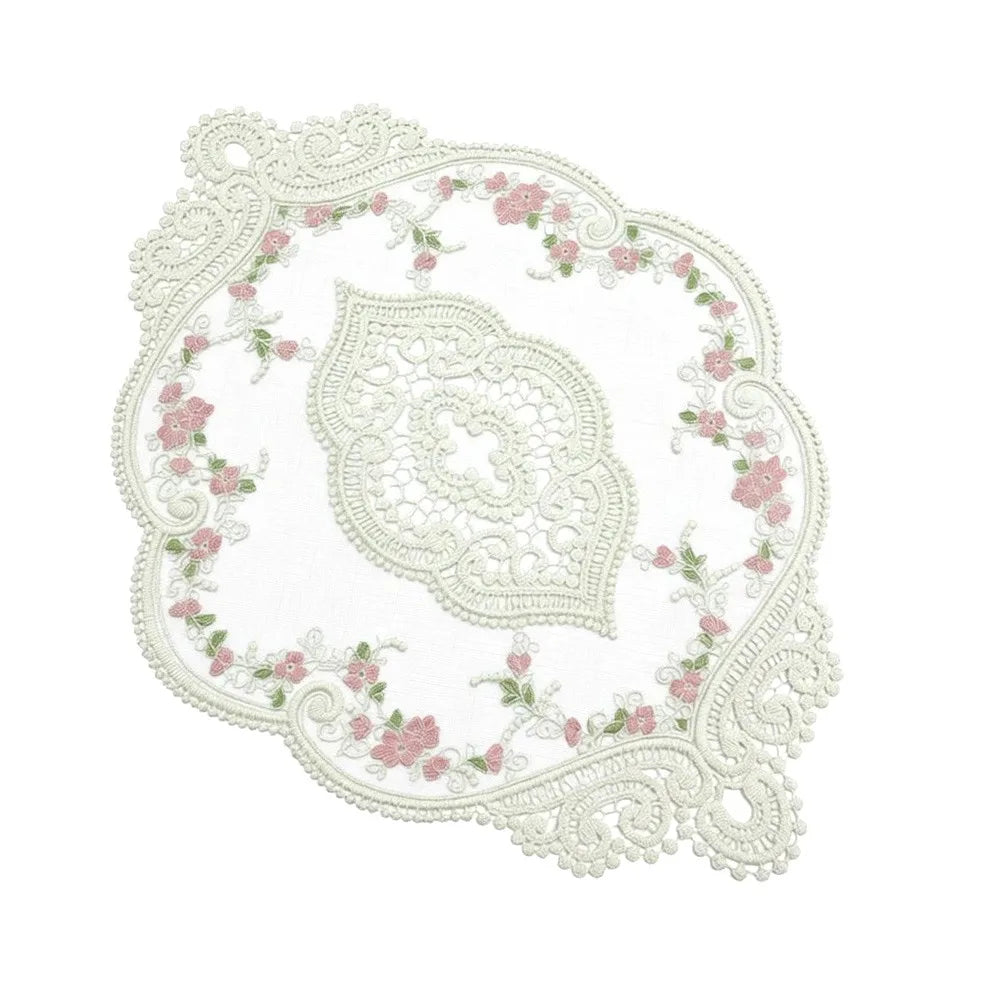 tapis dentelle floral rouge gris beige classique élégant translucide 44x31cm