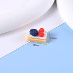 miniatures desserts blanc beige rouge vert bleu jaune crème gâteau biscuits fruits réaliste