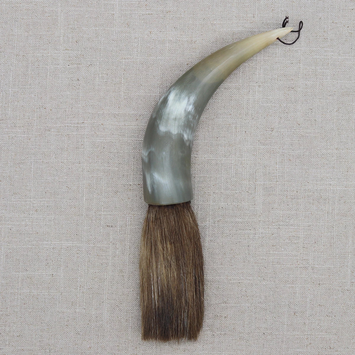 brosse peinture traditionnelle cordelette poils naturels marbrés noir blanc gris