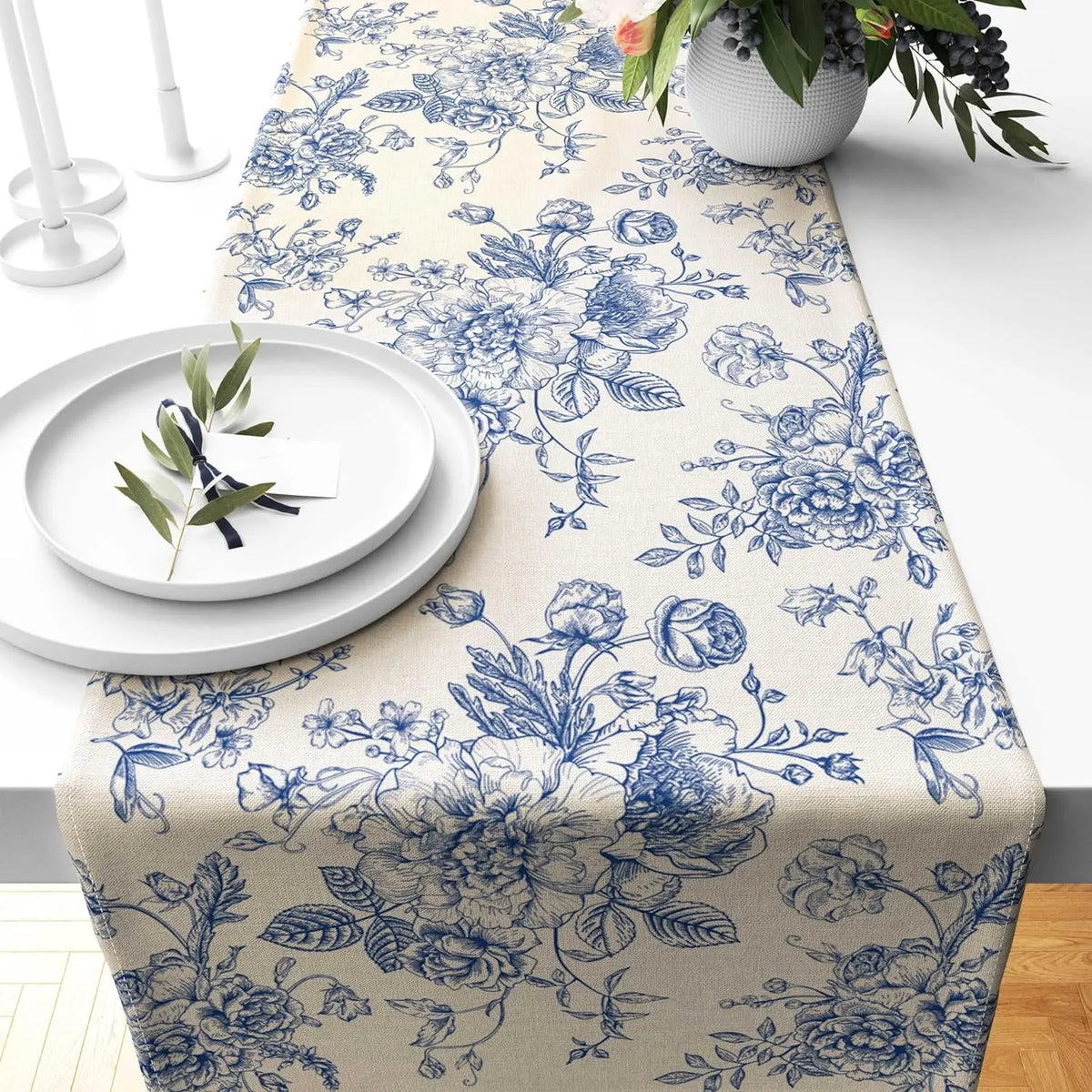 chemin table lin fleurs bleues toile jouy decoration maison beige opaque