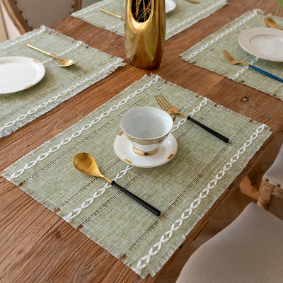 Set de 4 napperons en coton et lin bruns sur table en bois