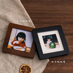 cadre photo bois naturel marron noir jaune classique enfant bébé décoration intérieure vintage