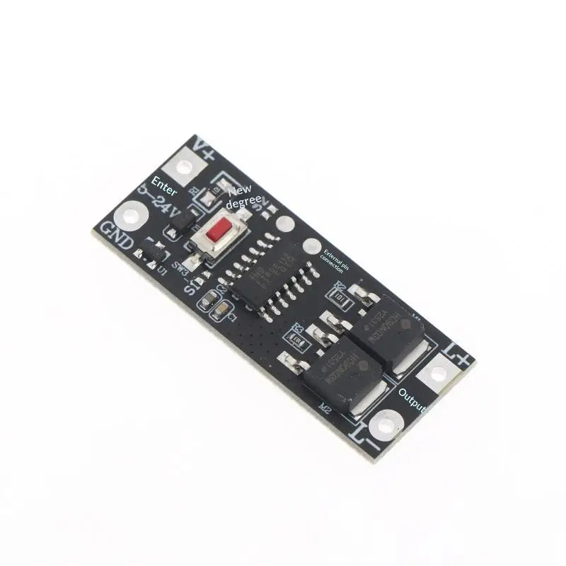 circuits electroniques integres noir composants transistors led boutons rouges standard hc90n03m r1 r2 c1
