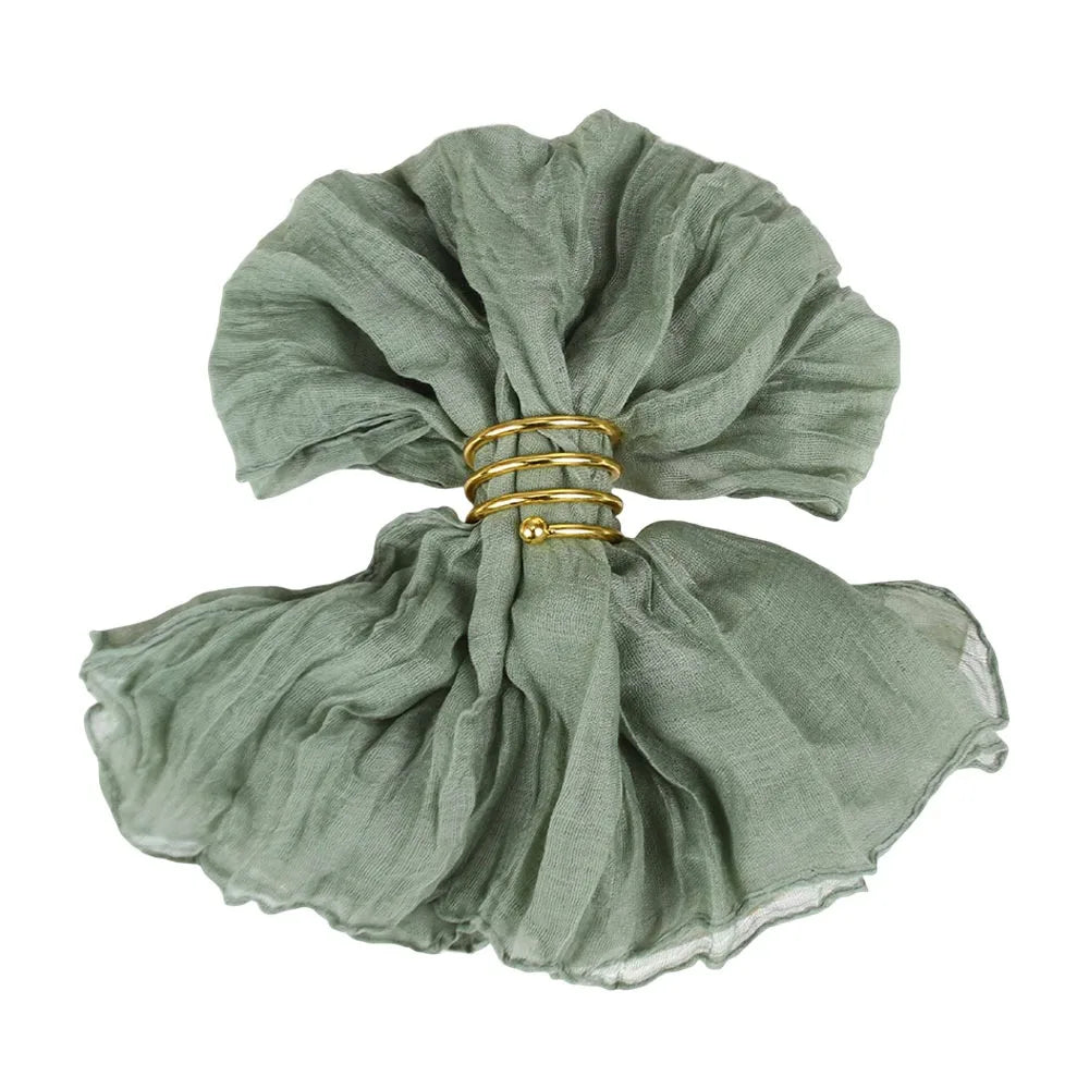 serviettes plissées élégantes moderne rouge noir bleu rose beige kaki verte anneaux dorés table