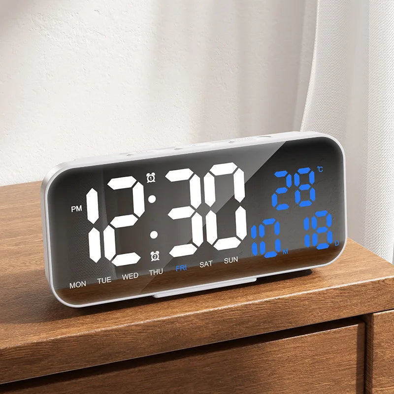 horloge numérique moderne écran led noir bleu blanc réglable luminosité affiche température compteur semaine