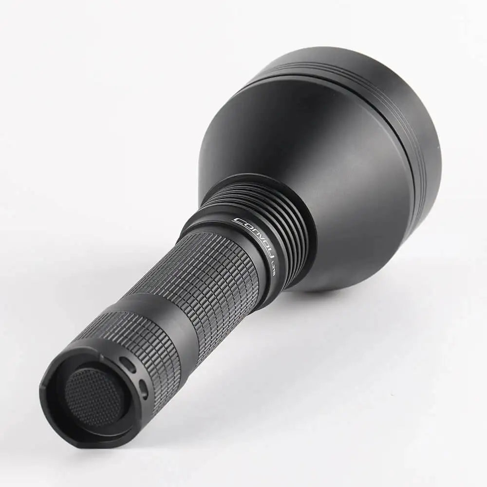 lampe torche noire rechargeable lumière intense 2000 lumens 500m distance aluminium