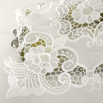 nappe dentelle flore brodée carrée traditionnelle maison fête polyester blanc motifs floraux complexes semi