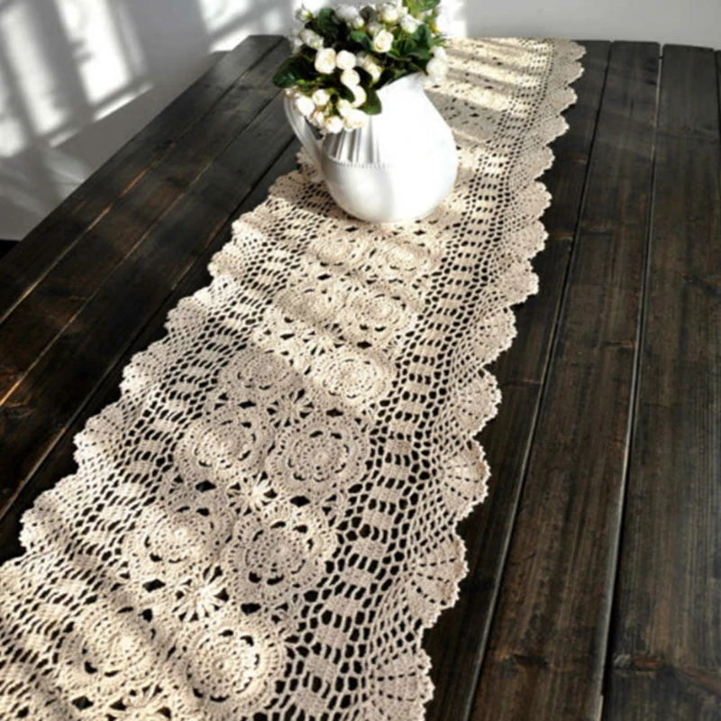 chaise table crochetée motifs floraux texture ajourée rustique vintage beigeclair