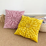 coussin velours moderne motif fleurs relief jaune gris rose blanc décoration intérieure sofa chaise