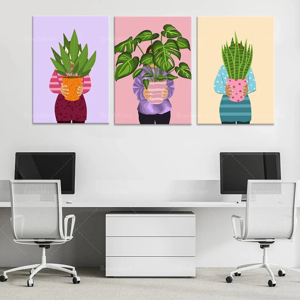 Des personnes tenant des plantes d'intérieur colorées dans un bureau moderne.