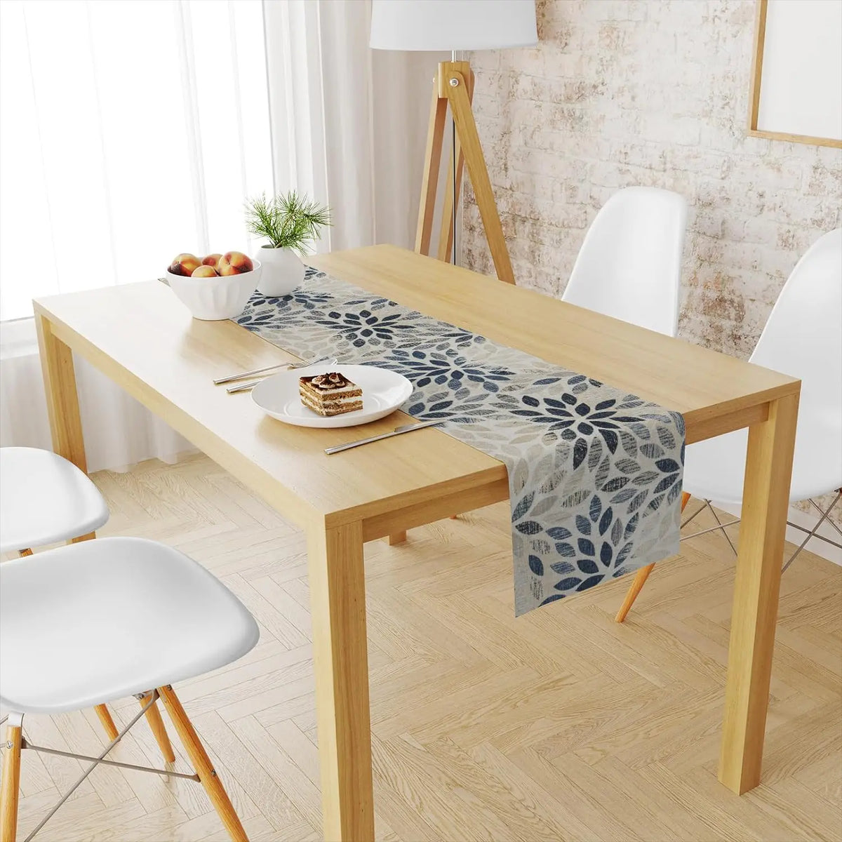 chaise table moderne chemin table lin bleu marine motif floral décoration intérieur