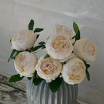 bouquet pivoines artificielles têtes roses rouges blanches decoration maison intérieur romantique