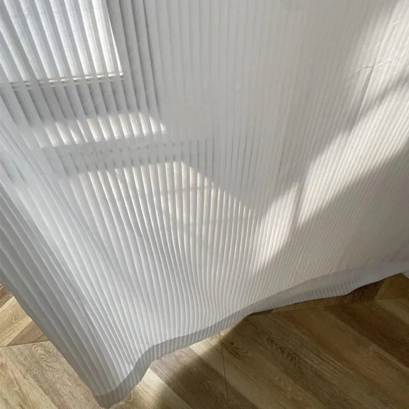 rideau blanc moderne transparent rayures verticales fenêtre salon maison chic