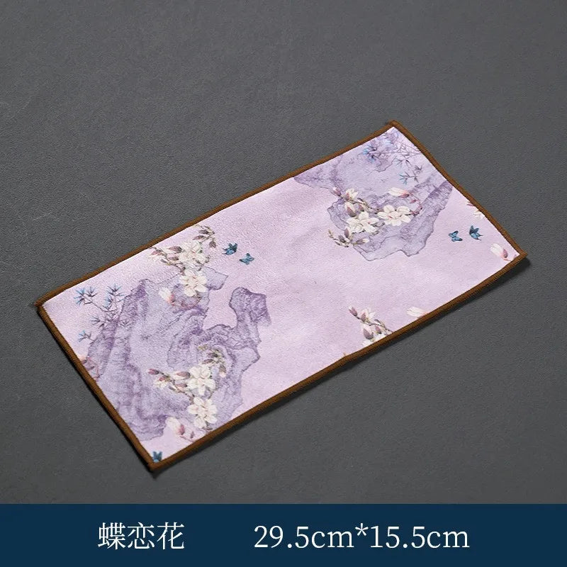 tapis table serviettes motifs floraux abstraits couleurs variées traditionnel salon thé