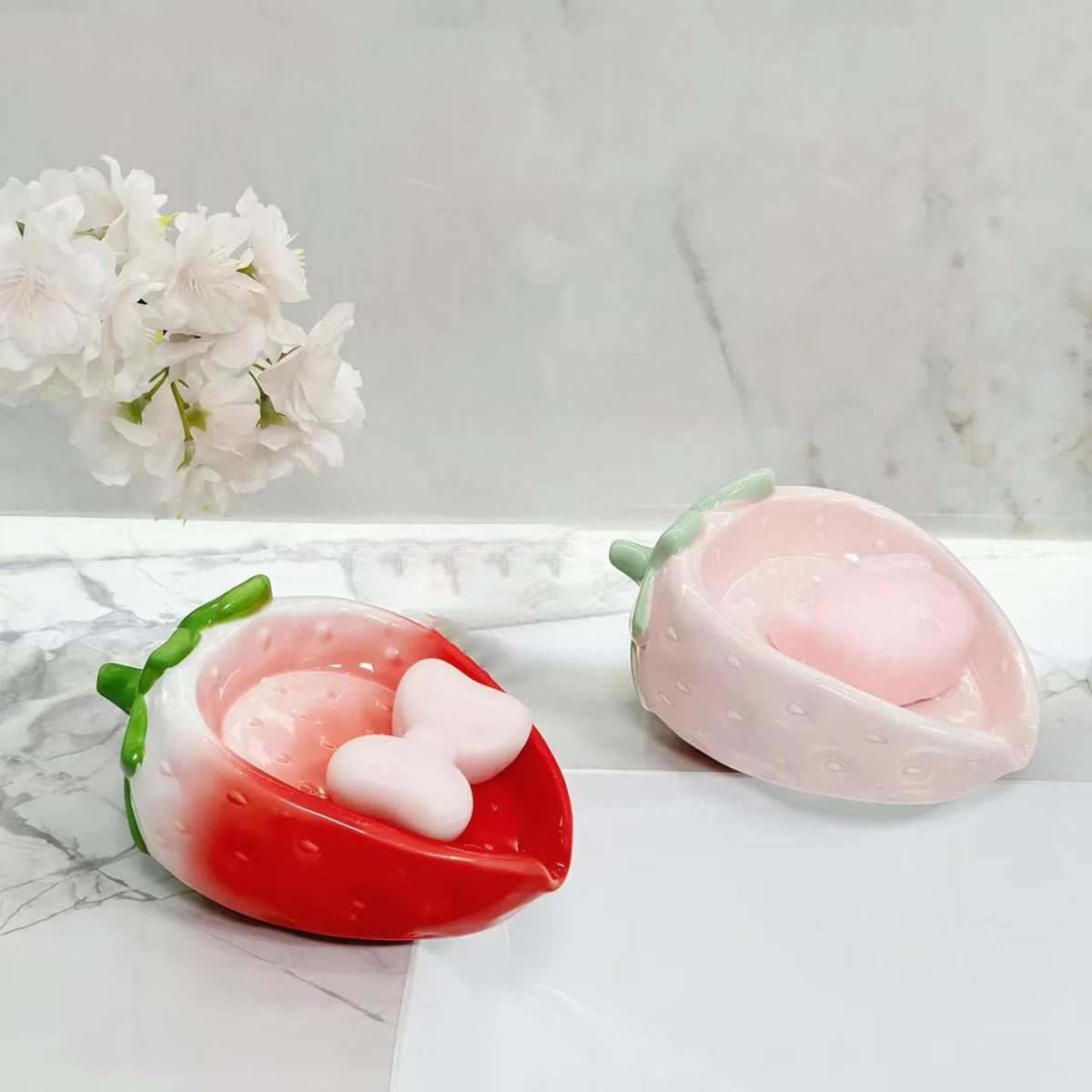 porte savon céramique forme fraise rose texture fraise feuilles vertes mignon decoratif blanc rouge