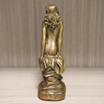 statuette féminine dorée nu assis cuivre sculptural décoration intérieure antique ornement tendance arts décoratifsOpaque
