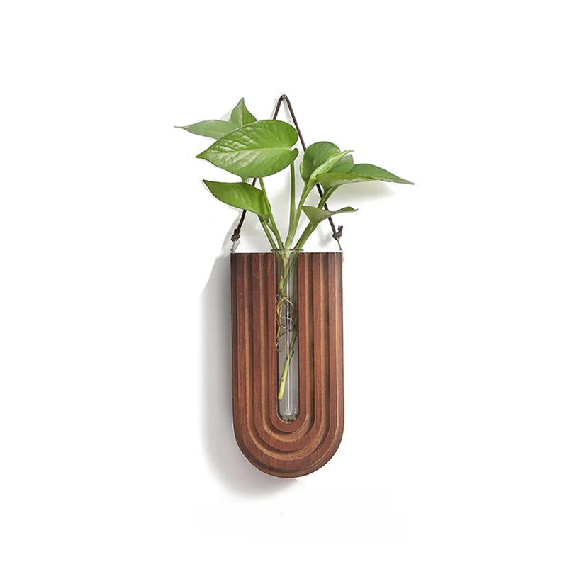 vase mural bois rayures modernes noir marron clair fleurs artificielles decoration minimaliste interieur