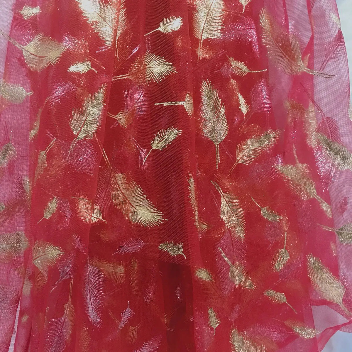 tissu tulle polyester plumes dorées robe élégante occasion festive bleu clair rouge vert gris