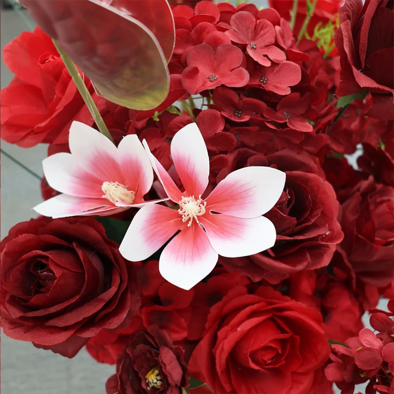 décoration maison arrangement floral artificiel rouge roses hydrangéas anthuriums anniversaire mariage