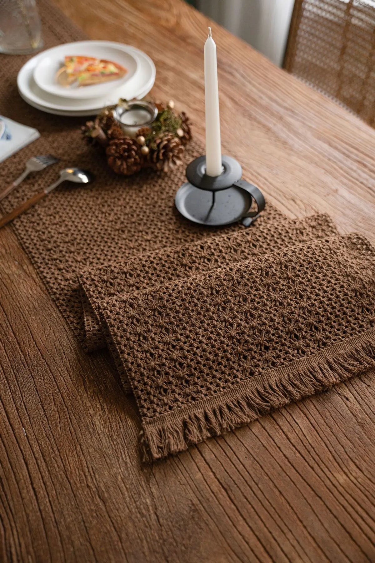 chambre coucher maison table basse solide marron clair motifs géométriques simple rustic artisanal 30x120cm