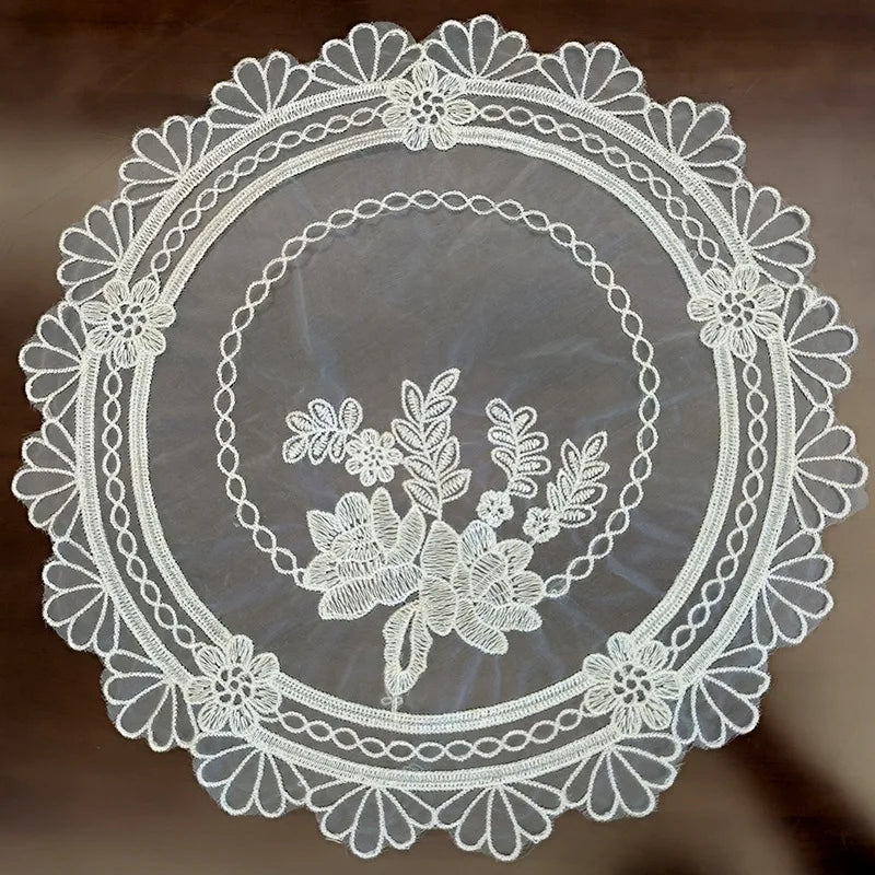 serviette table blanche broderie florale translucide classique décoration d'intérieur table restaurant