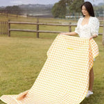tapis pique nique carreaux vert blanc jaune moderne imperméable anti humidité poignée rangement camping