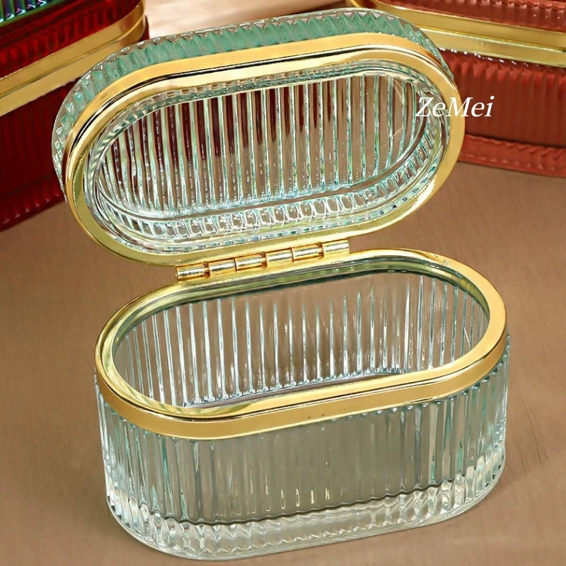 boîtes bijoux verre coloré vert rouge violet motifs géométriques rayures classiques clapets dorés chambre