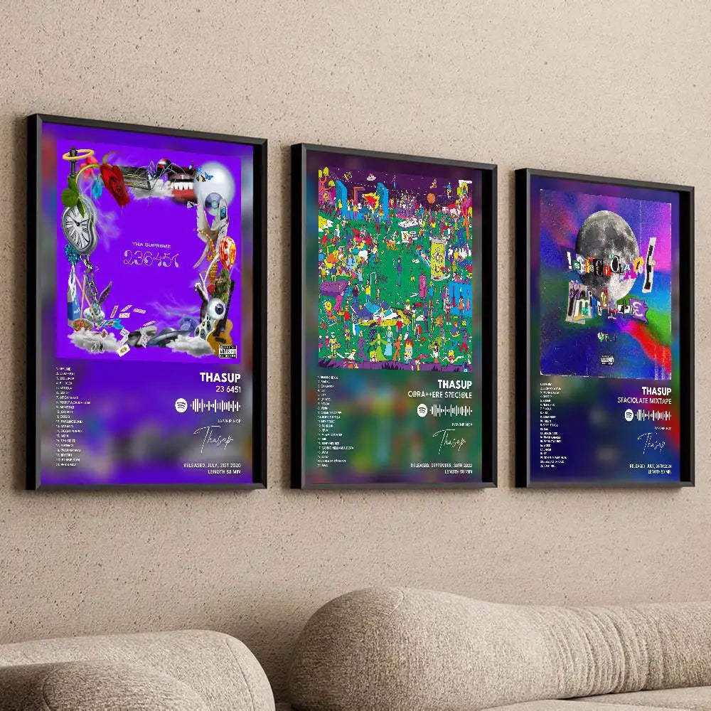 affiche pop art violet objets divers horloge guitare casque moderne