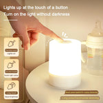 veilleuse tactile led rechargeable table chevet lumière jaune or table rond bois clair