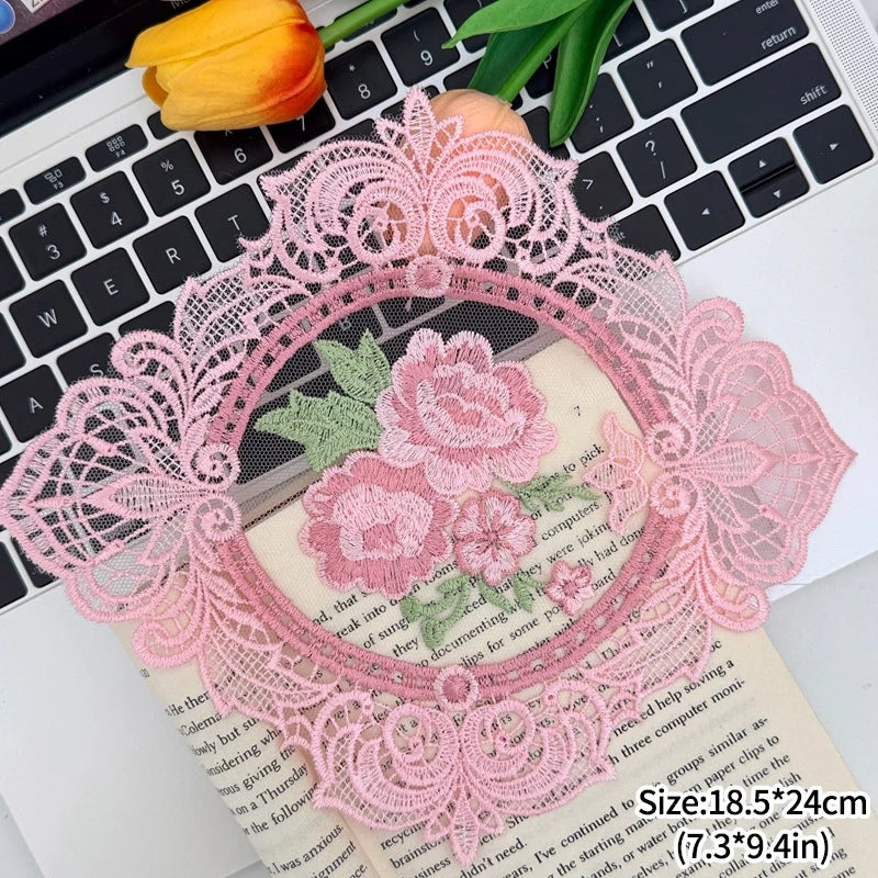 serviettes table vintage broderie florale dentelle rose blanc vert
