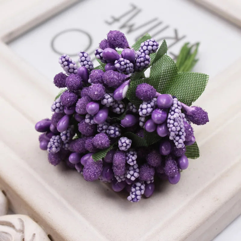 décoration intérieure bouquets artificiels fleurs boutons modernes variées feuilles vertes
