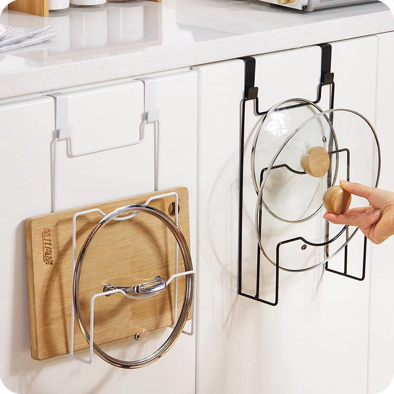 porte couvercle blanc noir moderne crochet suspension rangement cuisine couvercles différents tailles planche bois