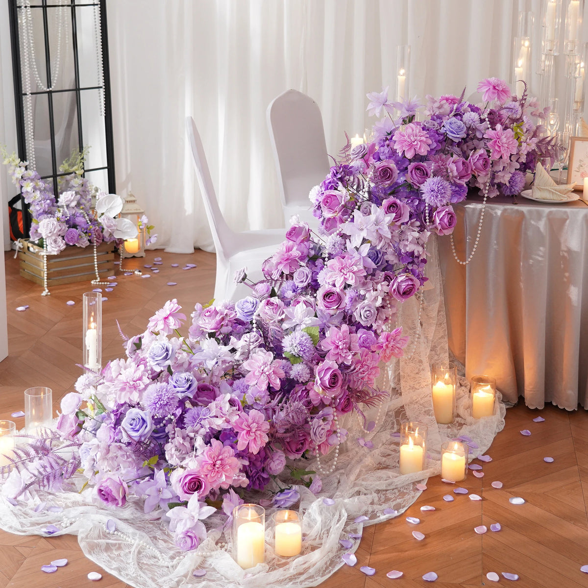 décoration événement mariage cascade fleurs roses feuilles bougies nappes tables romantique élégant champêtre