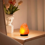 lampe sel himalaya veilleuse led moderne minimaliste orange jaune noir granuleux chambre coucher ambiance