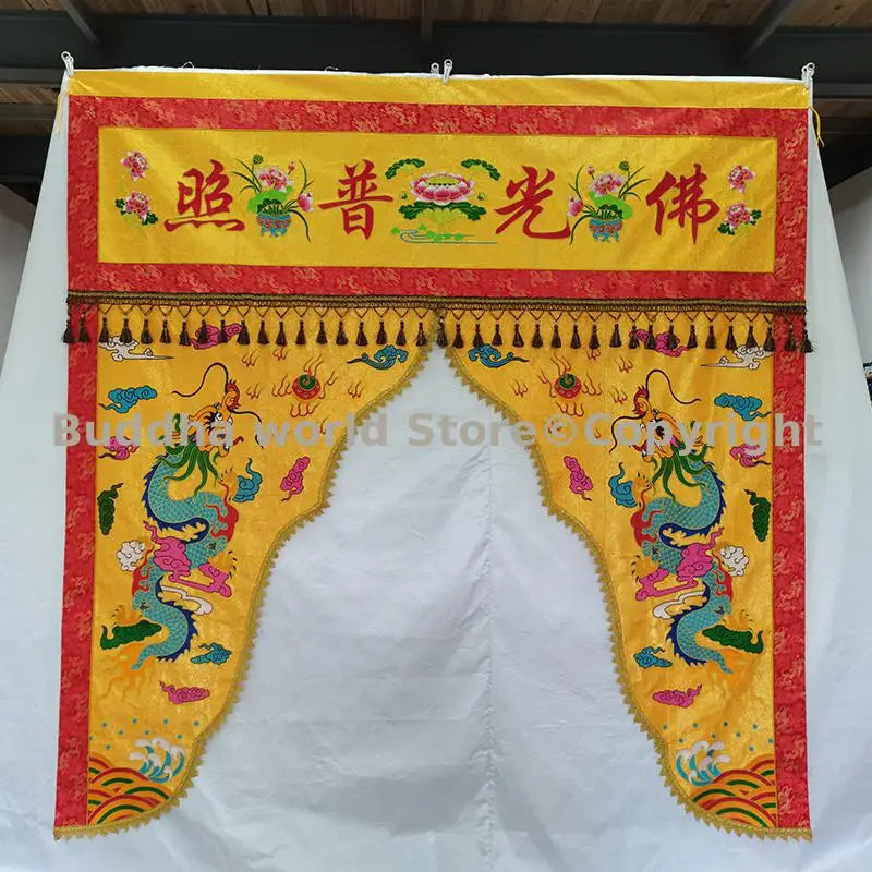 rideau artisanal jaune rouge broderie dragons fleurs symboles religieux opaques temple bouddhiste