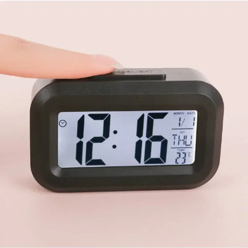 horloge numérique moderne compacte affichage lcd vert noir blanc rose clair timer radio fonctionnement