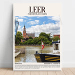 Leer, une charmante ville d'Ostfriesland en Allemagne, se distingue par son paysage pittoresque le long de la rivière Ems et son riche patrimoine historique, faisant d'elle une destination de choix pour les amateurs de culture et de promenades.