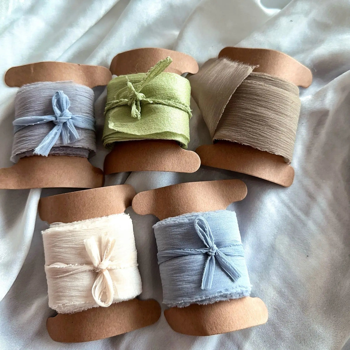 rubans coton blanc rose clair beige vert clair gris violet texture ondulée simple délicat
